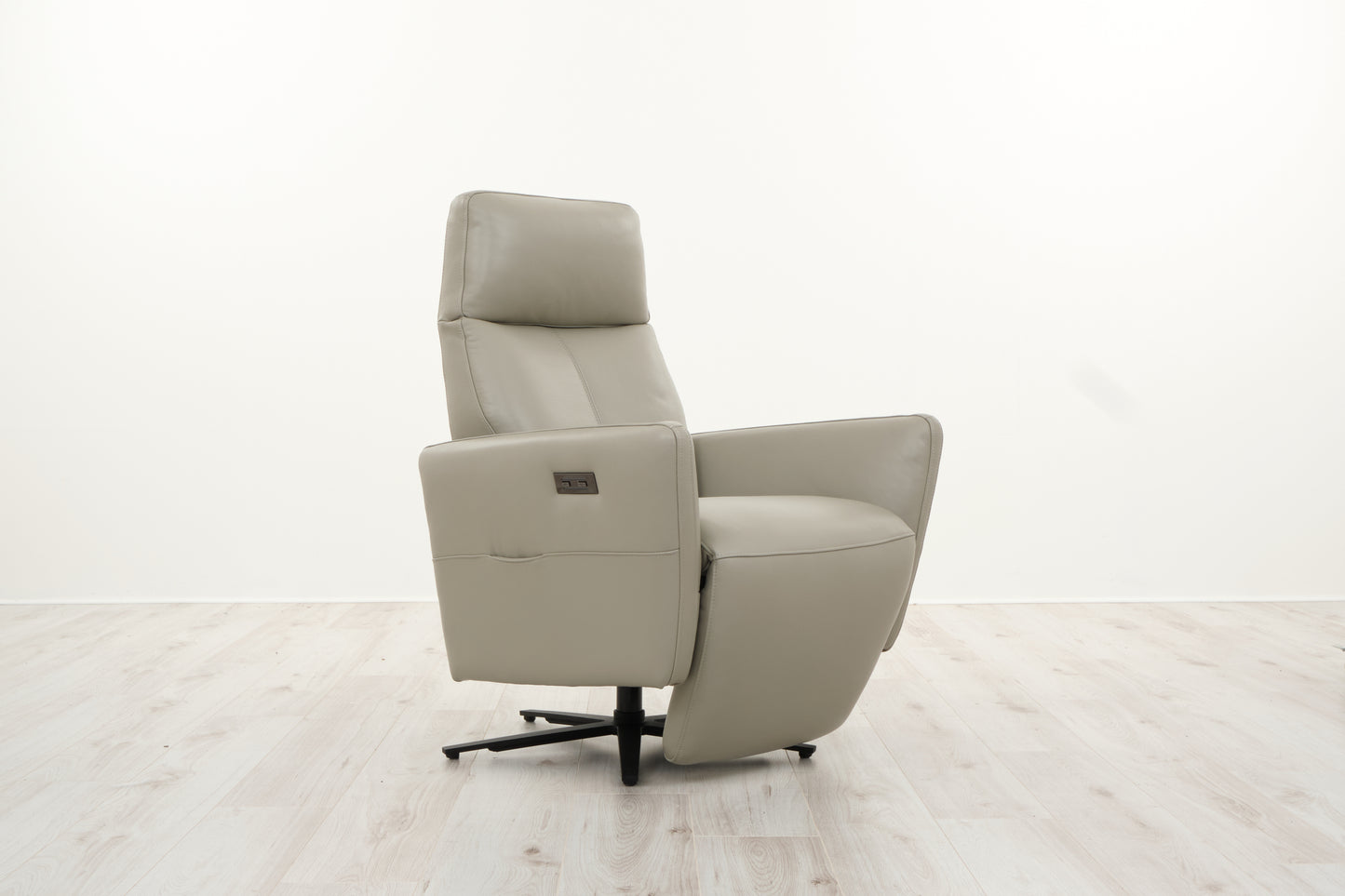 ANIKA TV CHAIR LEATHER