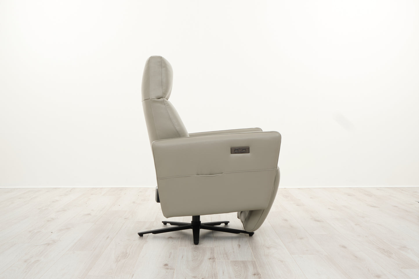 ANIKA TV CHAIR LEATHER